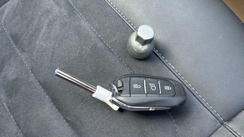 Citroen C4 1.2 PureTech [130] Max 5dr Auto Petrol Hatchback - Image 19