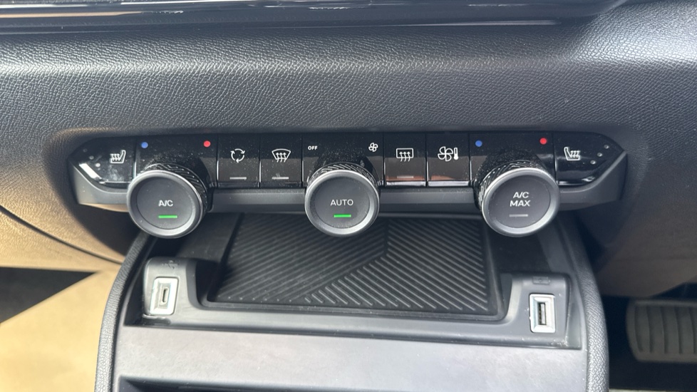 Citroen C4 1.2 PureTech [130] Max 5dr Auto Petrol Hatchback - Image 32