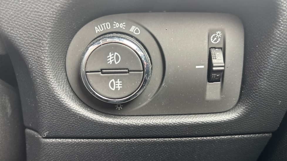 Vauxhall Mokka 100kW Ultimate 50kWh 5dr Auto Electric Hatchback - Image 40