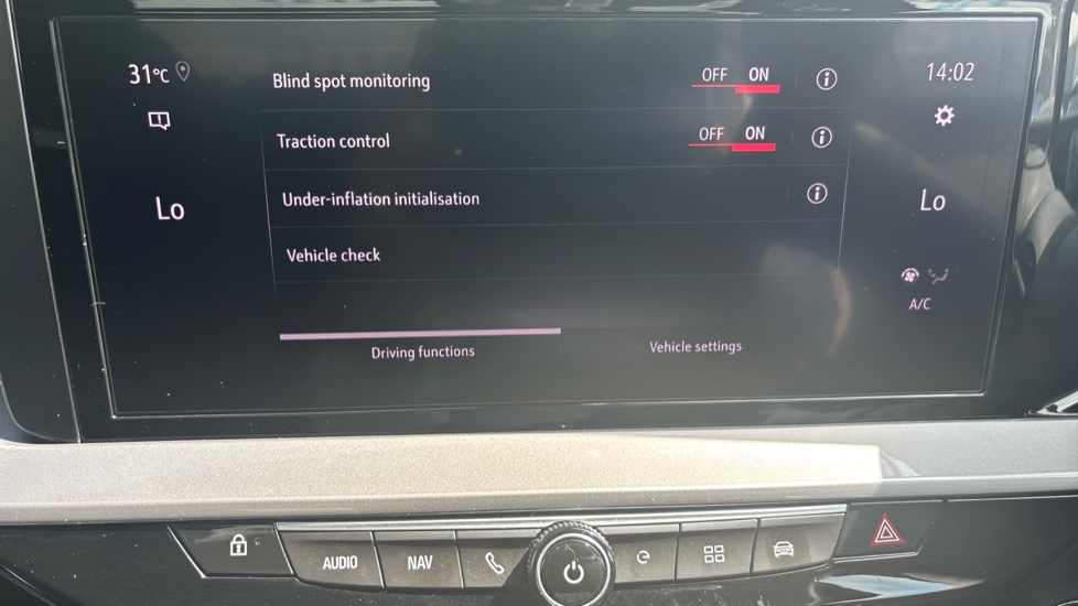 Vauxhall Mokka 100kW Ultimate 50kWh 5dr Auto Electric Hatchback - Image 27