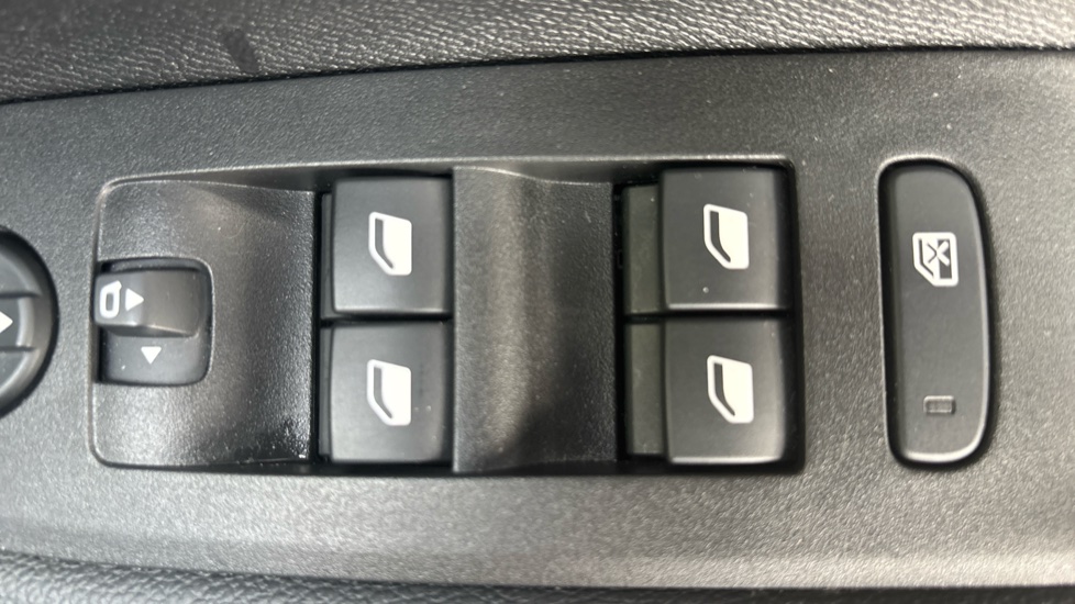 Vauxhall Mokka 100kW Ultimate 50kWh 5dr Auto Electric Hatchback - Image 41