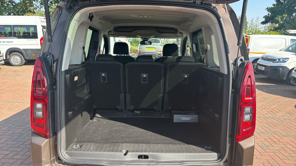 Vauxhall Combo Life 1.5 Turbo D 130 Elite 5dr Auto Diesel Estate - Image 4