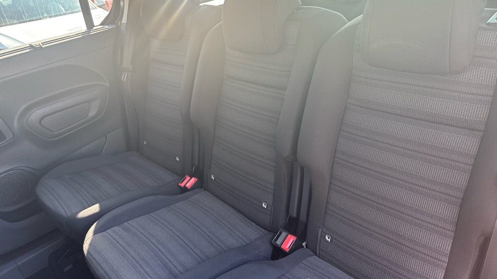 Vauxhall Combo Life 1.5 Turbo D 130 Elite 5dr Auto Diesel Estate - Image 16