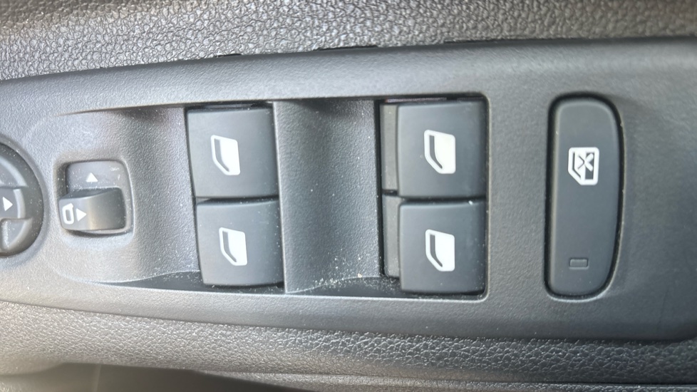 Vauxhall Combo Life 1.5 Turbo D 130 Elite 5dr Auto Diesel Estate - Image 36