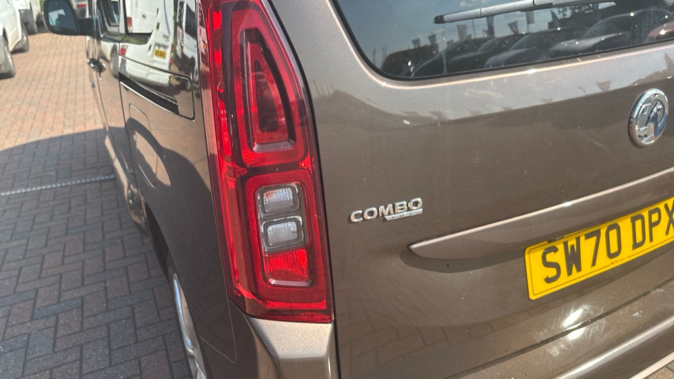 Vauxhall Combo Life 1.5 Turbo D 130 Elite 5dr Auto Diesel Estate - Image 42