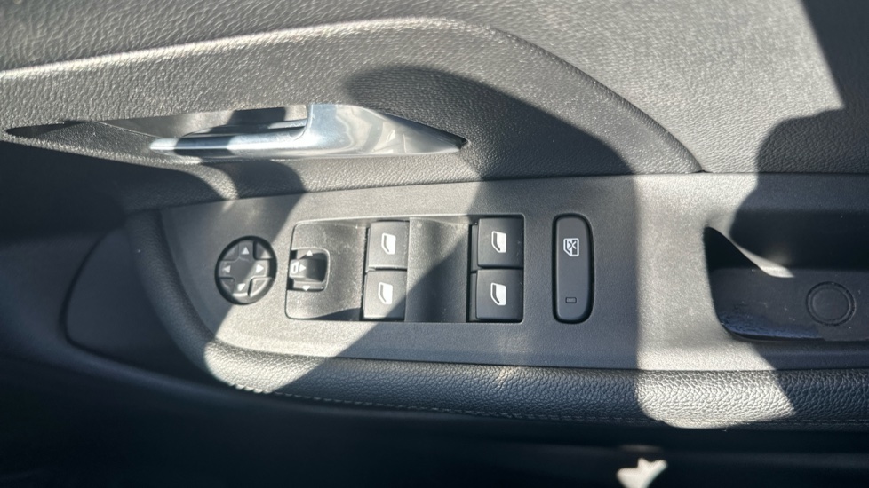 Vauxhall Mokka 100kW Ultimate 50kWh 5dr Auto Electric Hatchback - Image 30
