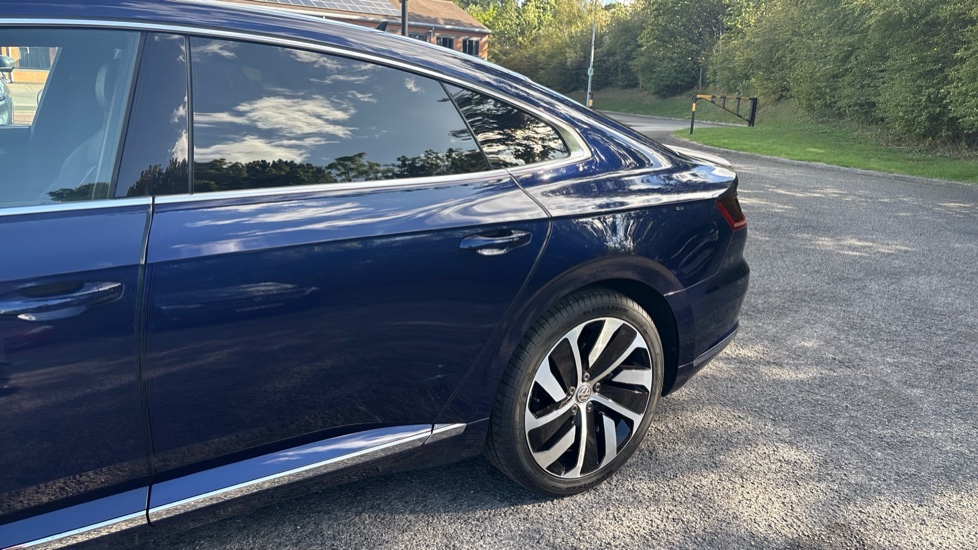 Volkswagen Arteon 2.0 TDI R-Line 5dr DSG Diesel Hatchback - Image 21