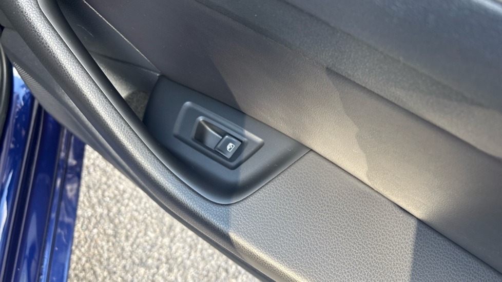 Volkswagen Arteon 2.0 TDI R-Line 5dr DSG Diesel Hatchback - Image 34