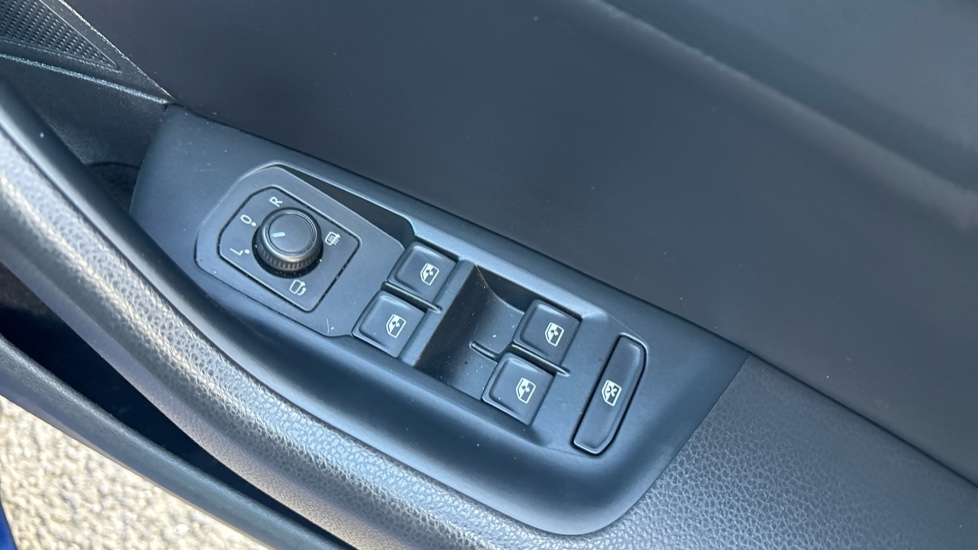 Volkswagen Arteon 2.0 TDI R-Line 5dr DSG Diesel Hatchback - Image 38
