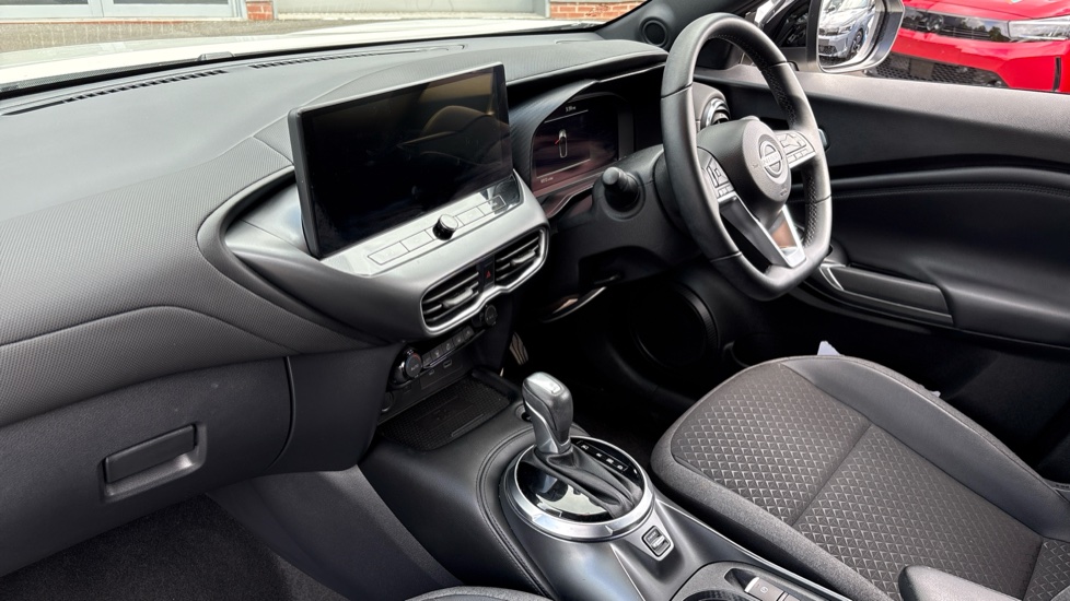 Nissan Juke 1.6 Hybrid N-Connecta 5dr Auto Hybrid Hatchback - Image 9