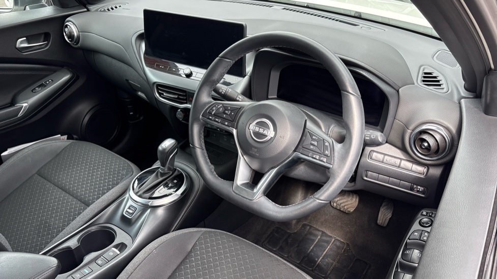 Nissan Juke 1.6 Hybrid N-Connecta 5dr Auto Hybrid Hatchback - Image 11