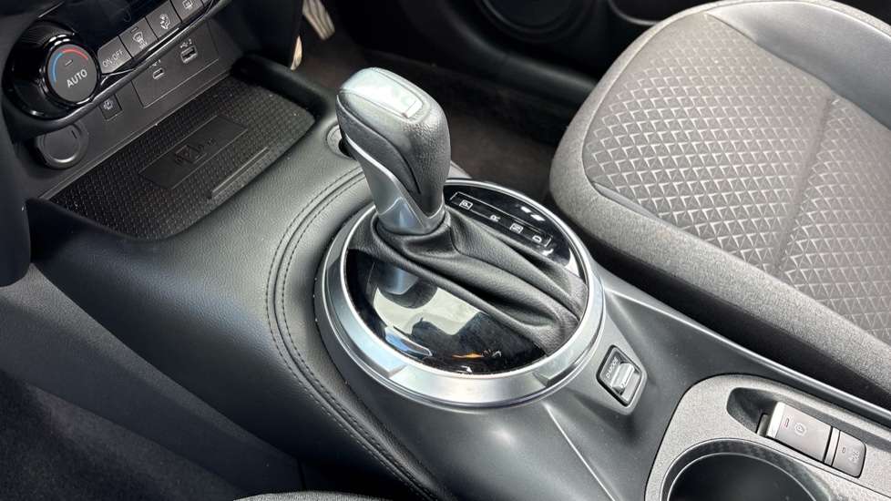 Nissan Juke 1.6 Hybrid N-Connecta 5dr Auto Hybrid Hatchback - Image 13