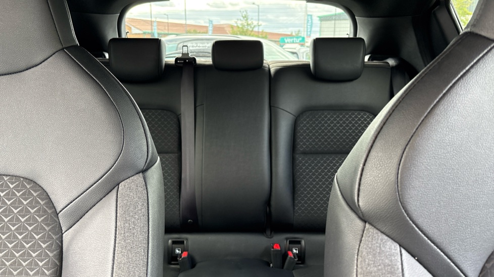 Nissan Juke 1.6 Hybrid N-Connecta 5dr Auto Hybrid Hatchback - Image 15
