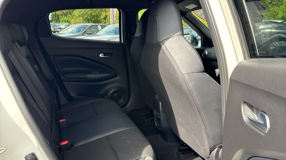 Nissan Juke 1.6 Hybrid N-Connecta 5dr Auto Hybrid Hatchback - Image 16