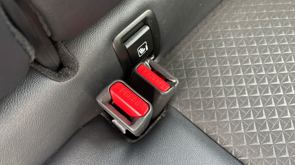 Nissan Juke 1.6 Hybrid N-Connecta 5dr Auto Hybrid Hatchback - Image 17