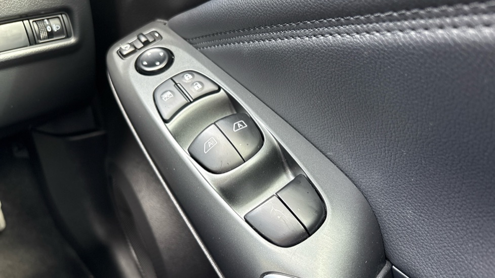 Nissan Juke 1.6 Hybrid N-Connecta 5dr Auto Hybrid Hatchback - Image 24