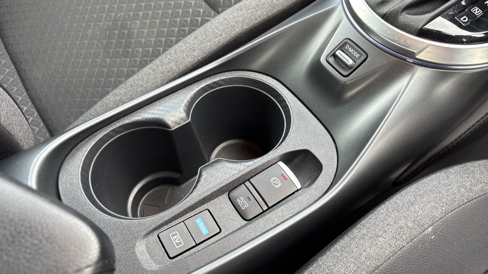Nissan Juke 1.6 Hybrid N-Connecta 5dr Auto Hybrid Hatchback - Image 25