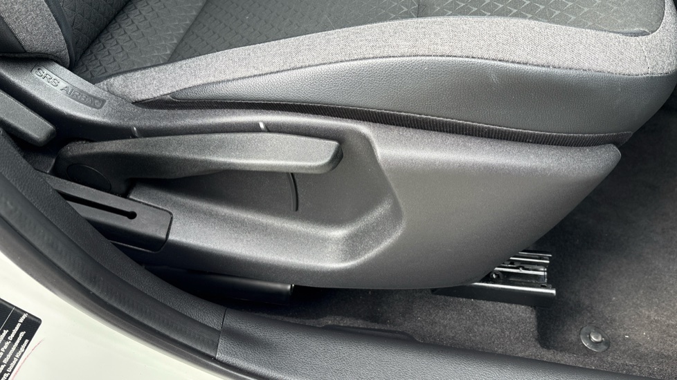 Nissan Juke 1.6 Hybrid N-Connecta 5dr Auto Hybrid Hatchback - Image 27