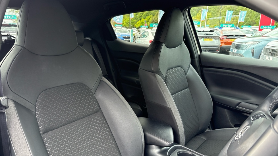 Nissan Juke 1.6 Hybrid N-Connecta 5dr Auto Hybrid Hatchback - Image 29