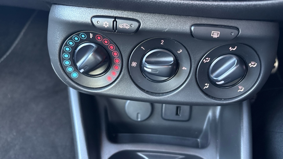 Vauxhall Corsa 1.4 [75] Sport 5dr [AC] Petrol Hatchback - Image 30