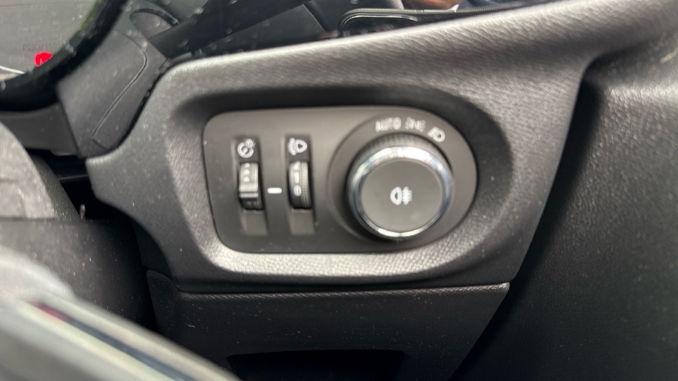 Vauxhall Corsa 1.2 SE Premium 5dr Petrol Hatchback - Image 32