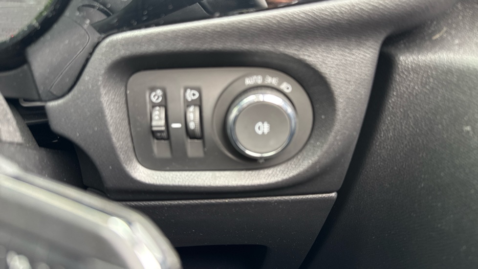 Vauxhall Corsa 1.2 SE Premium 5dr Petrol Hatchback - Image 33