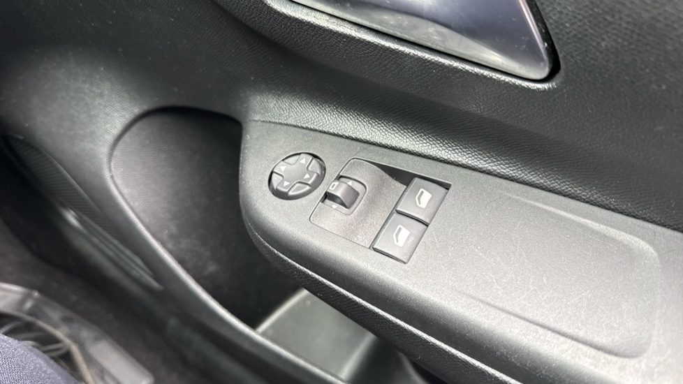 Vauxhall Corsa 1.2 SE Premium 5dr Petrol Hatchback - Image 35