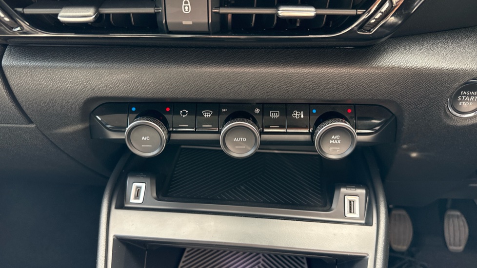 Citroen C4 1.2 PureTech [130] Shine 5dr Petrol Hatchback - Image 25