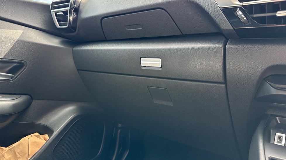 Citroen C4 1.2 PureTech [130] Shine 5dr Petrol Hatchback - Image 35