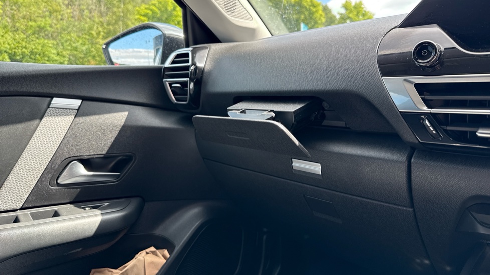 Citroen C4 1.2 PureTech [130] Shine 5dr Petrol Hatchback - Image 36