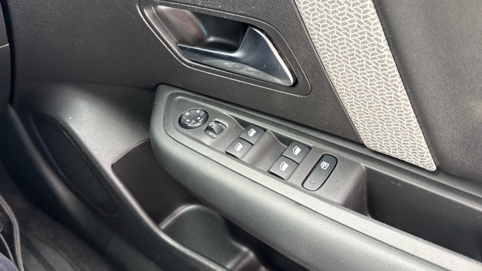 Citroen C4 1.2 PureTech [130] Shine 5dr Petrol Hatchback - Image 38