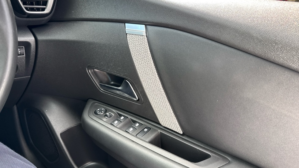 Citroen C4 1.2 PureTech [130] Shine 5dr Petrol Hatchback - Image 39