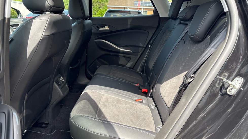 Vauxhall Grandland 1.2 Turbo Ultimate 5dr Petrol Hatchback - Image 16