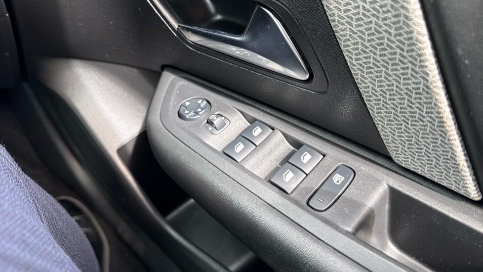 Citroen C4 1.2 PureTech [130] Shine 5dr Petrol Hatchback - Image 25