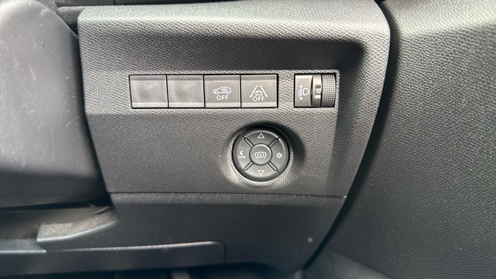 Citroen C4 1.2 PureTech [130] Shine 5dr Petrol Hatchback - Image 35