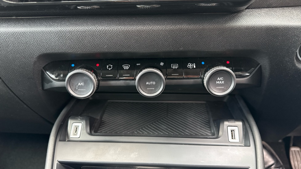 Citroen C4 1.2 PureTech [130] Shine 5dr Petrol Hatchback - Image 36