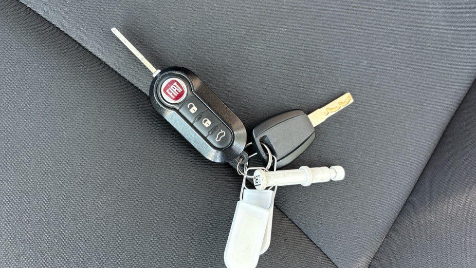 Fiat 500 1.0 Mild Hybrid 3dr Petrol Hatchback - Image 20