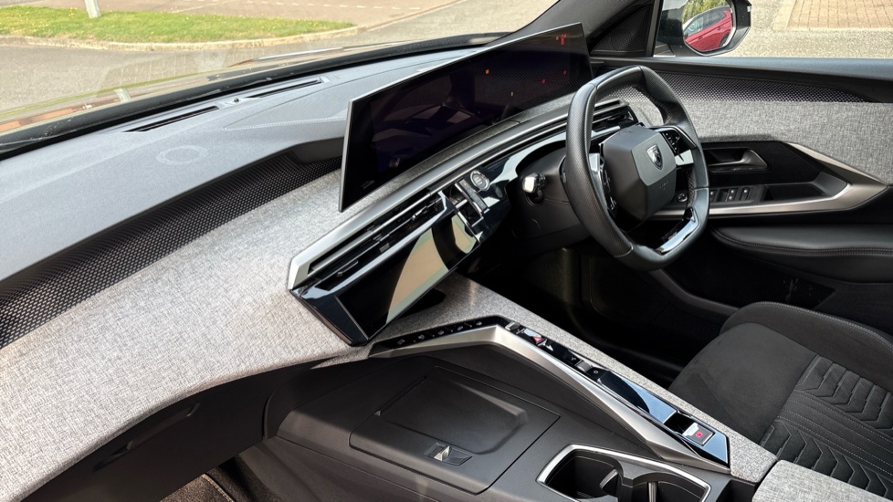 Peugeot 3008 1.2 Hybrid 136 GT 5dr e-DSC6 Petrol Estate - Image 9