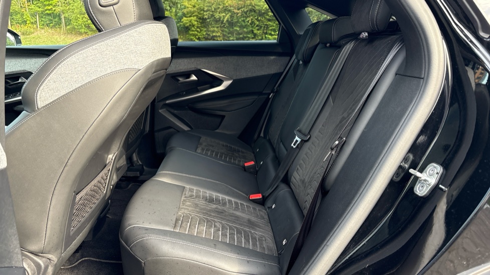 Peugeot 3008 1.2 Hybrid 136 GT 5dr e-DSC6 Petrol Estate - Image 16