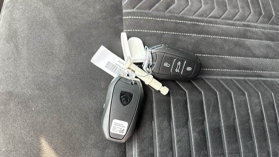 Peugeot 3008 1.2 Hybrid 136 GT 5dr e-DSC6 Petrol Estate - Image 20