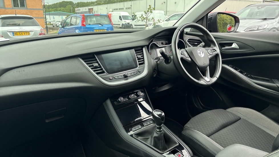 Vauxhall Grandland X 1.2 Turbo Griffin Edition 5dr Petrol Hatchback - Image 9