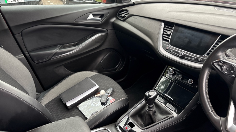 Vauxhall Grandland X 1.2 Turbo Griffin Edition 5dr Petrol Hatchback - Image 14