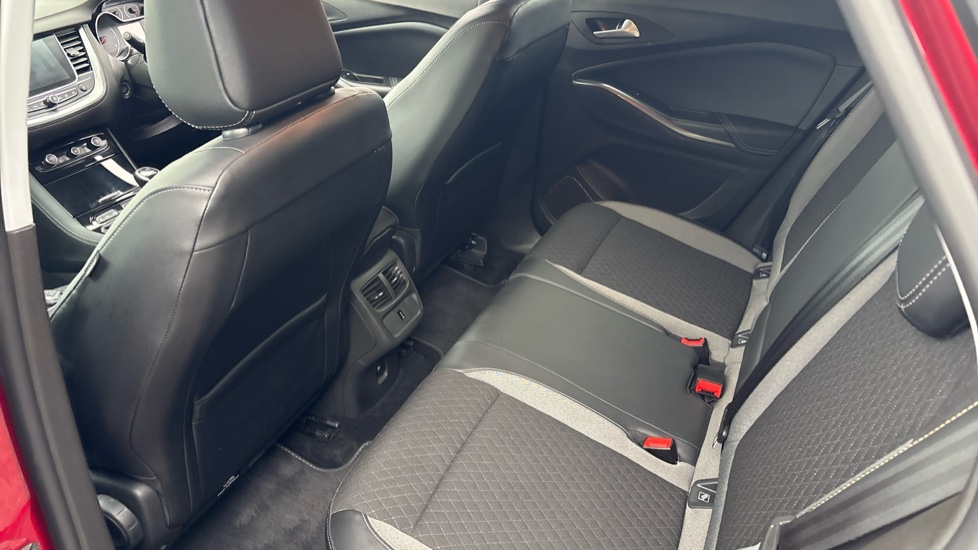 Vauxhall Grandland X 1.2 Turbo Griffin Edition 5dr Petrol Hatchback - Image 16