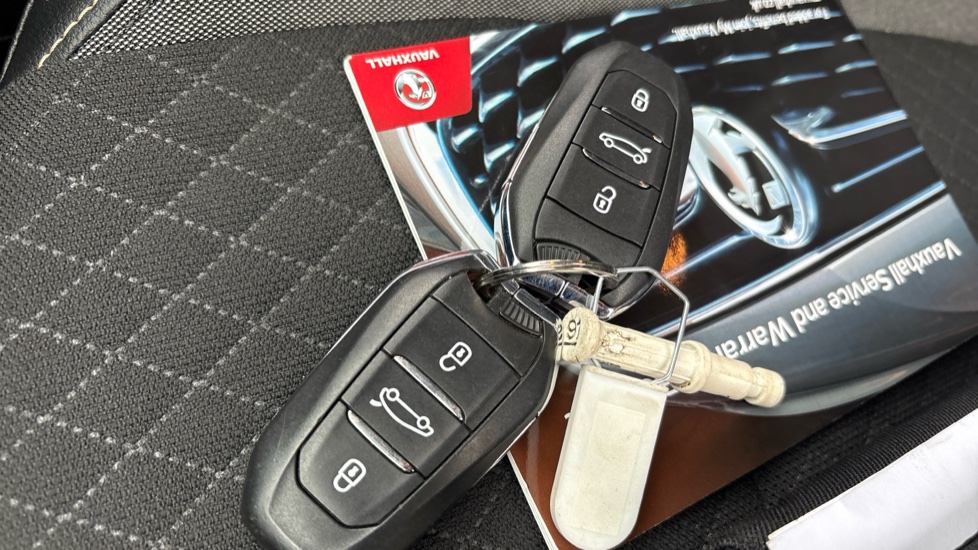 Vauxhall Grandland X 1.2 Turbo Griffin Edition 5dr Petrol Hatchback - Image 20