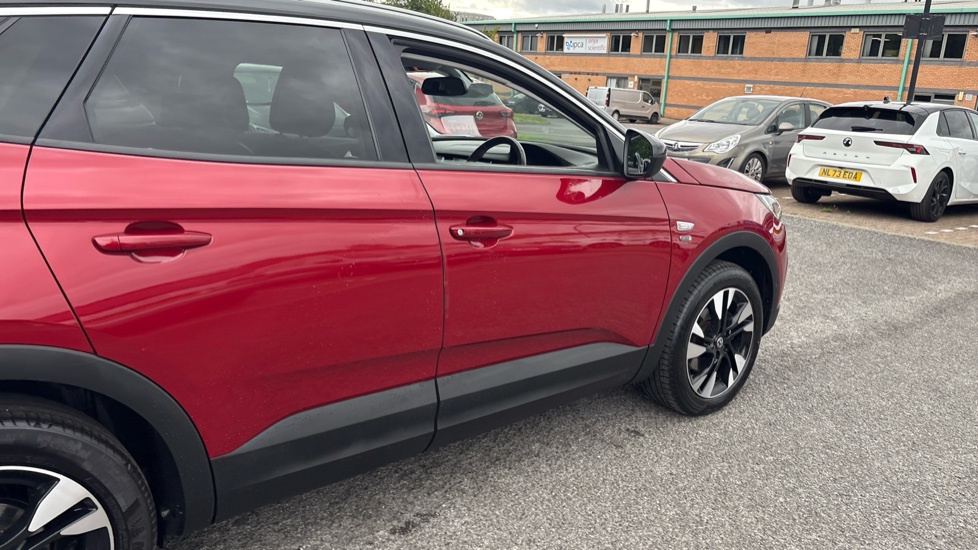 Vauxhall Grandland X 1.2 Turbo Griffin Edition 5dr Petrol Hatchback - Image 21