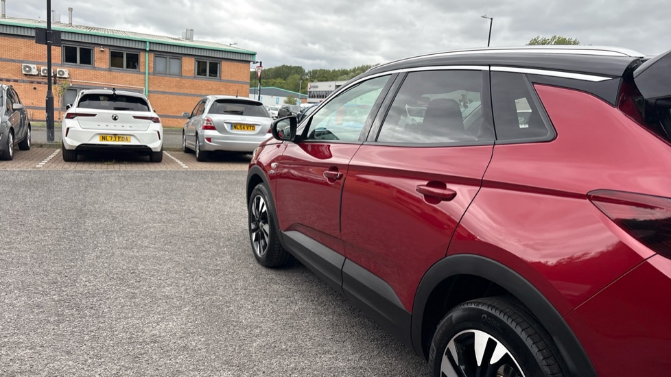 Vauxhall Grandland X 1.2 Turbo Griffin Edition 5dr Petrol Hatchback - Image 23
