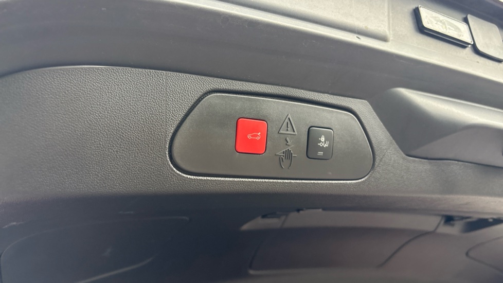 Vauxhall Grandland X 1.2 Turbo Griffin Edition 5dr Petrol Hatchback - Image 25
