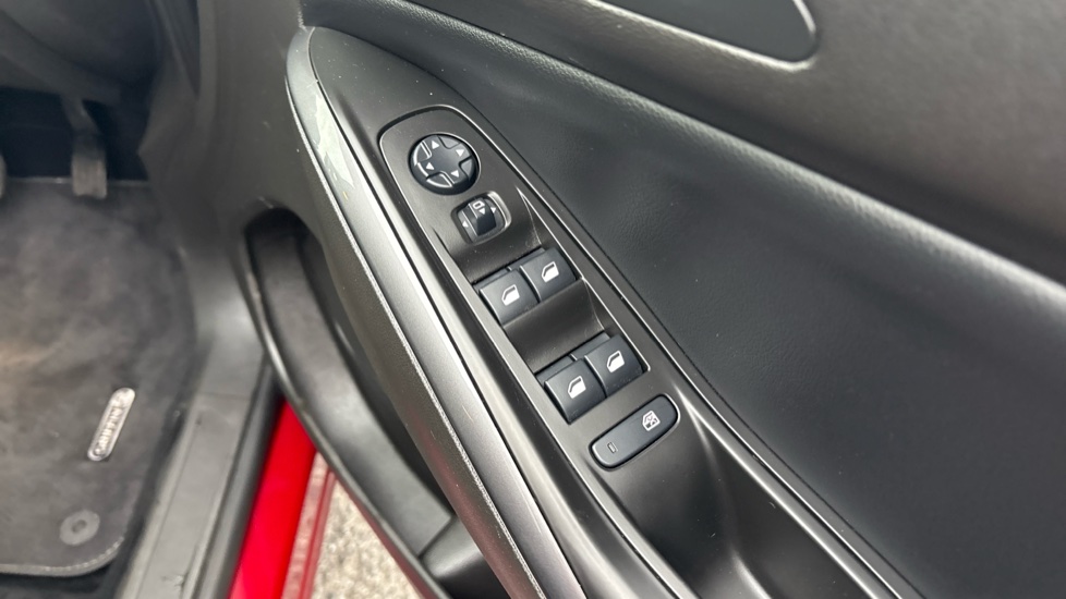 Vauxhall Grandland X 1.2 Turbo Griffin Edition 5dr Petrol Hatchback - Image 31