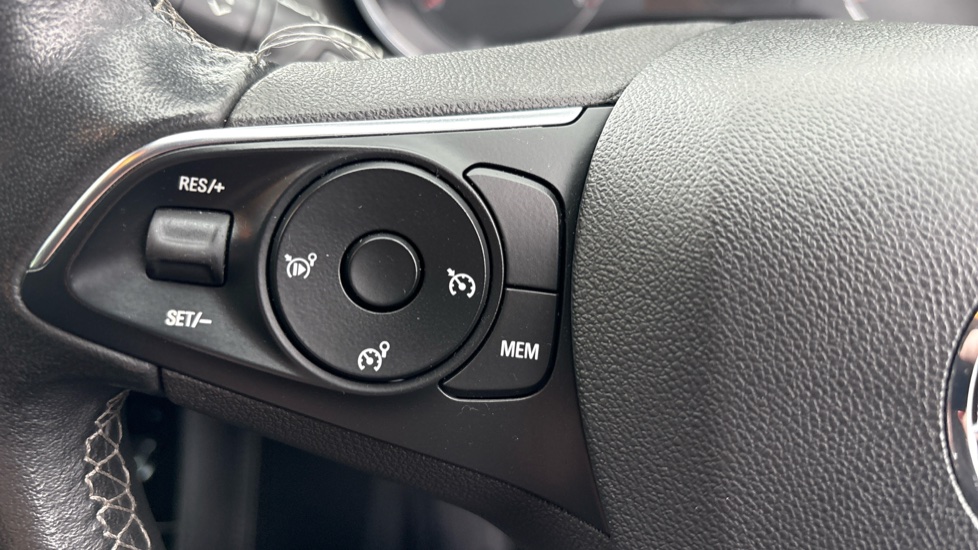 Vauxhall Grandland X 1.2 Turbo Griffin Edition 5dr Petrol Hatchback - Image 36