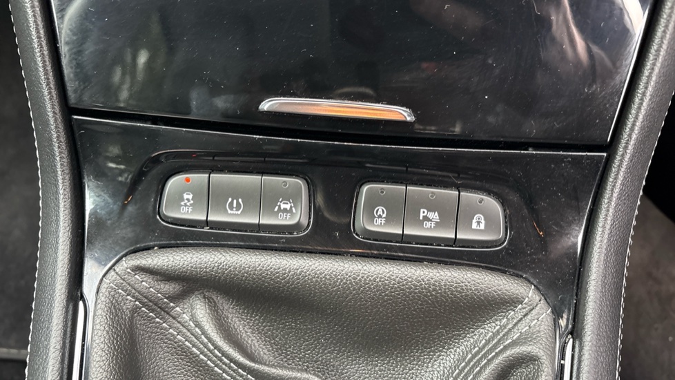 Vauxhall Grandland X 1.2 Turbo Griffin Edition 5dr Petrol Hatchback - Image 37